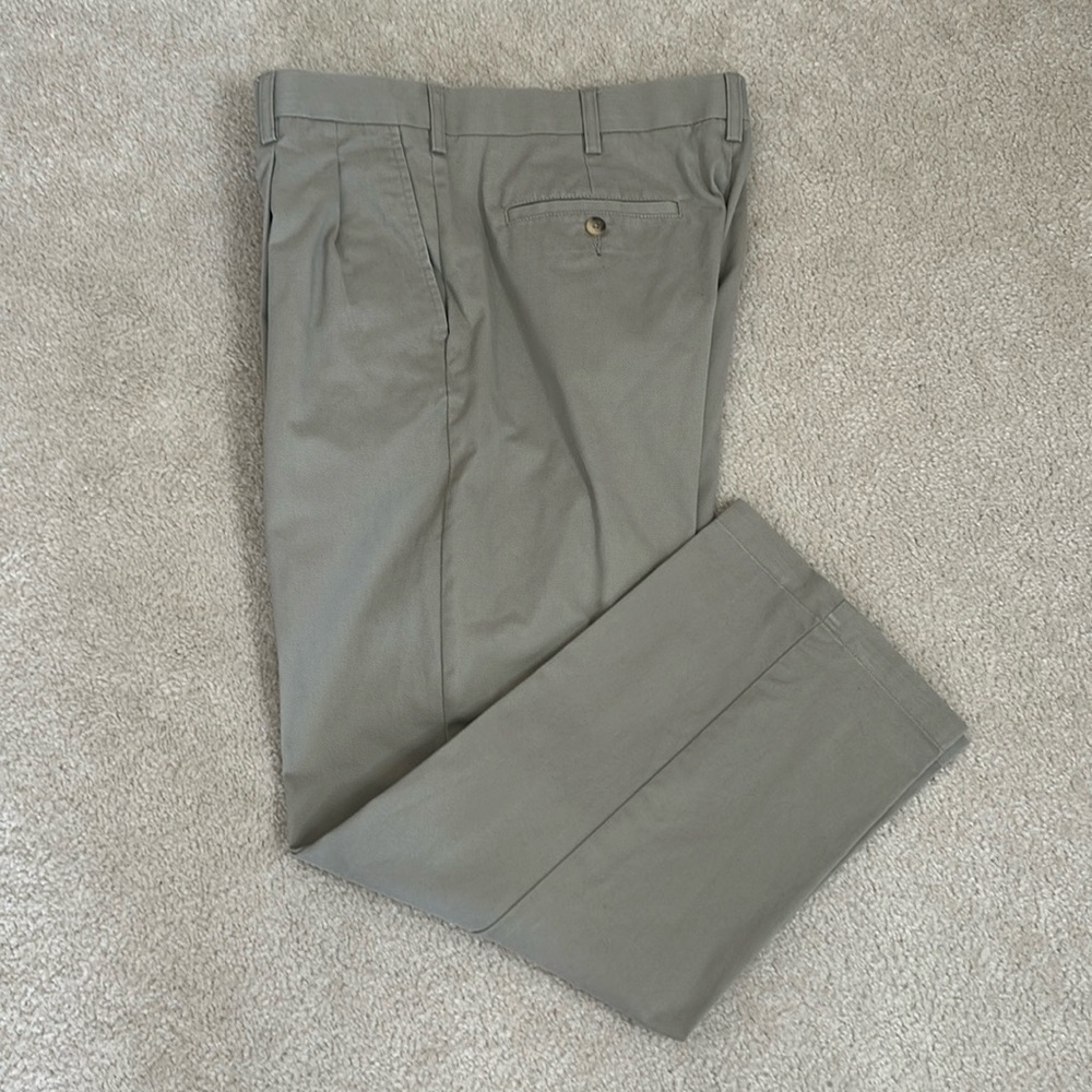 Stylish Men’s Croft & Barrow Khaki Colored  Pleated Front Dress Pants Sz 34x30